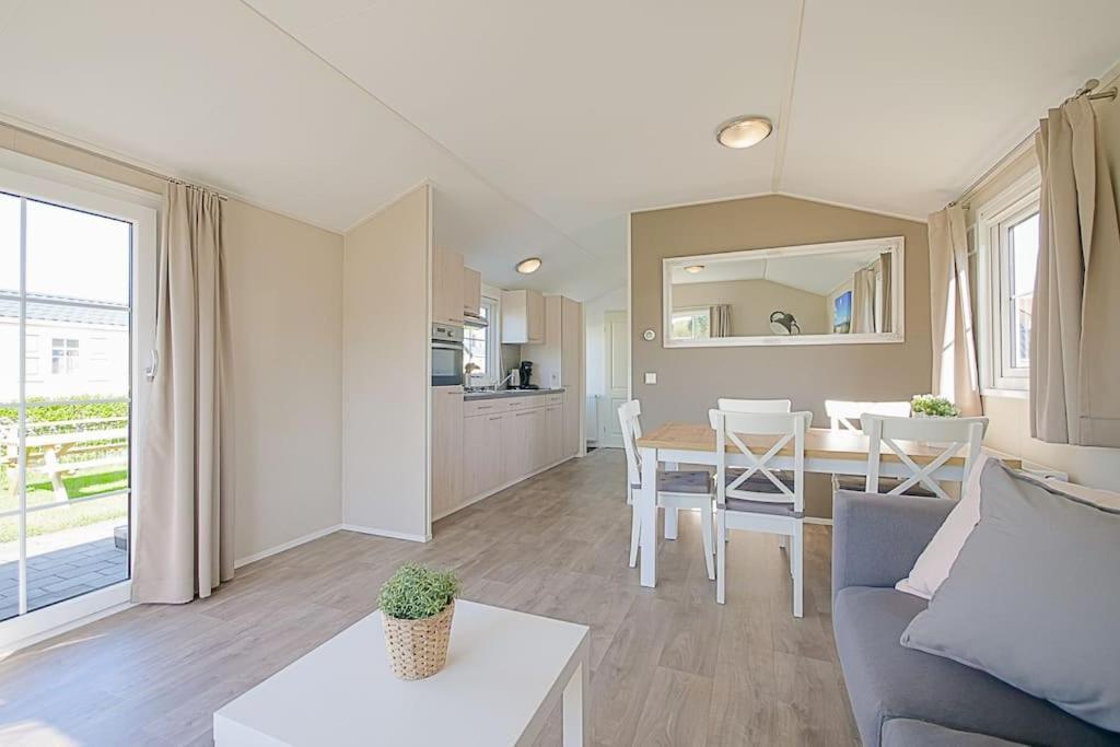 Luttikduin Nr 10 - Aan Zee